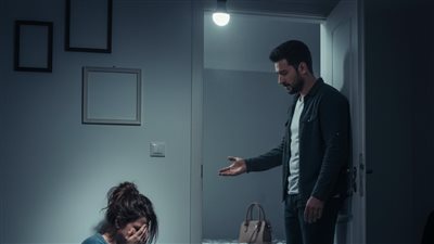 عادا زوجى مبكرا من عمله 