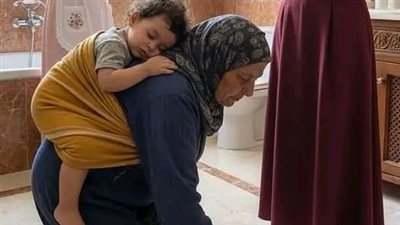 زوجتي تجبر امي علي تنظيف الحمام 